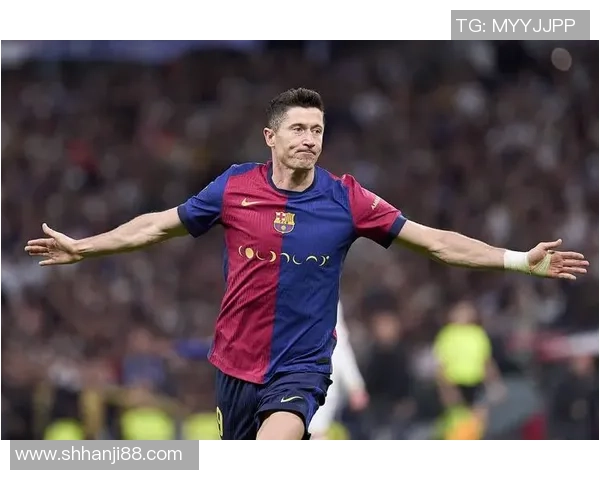 莱万携手新队友再创辉煌期待在赛场上展现无与伦比的足球魅力与团队精神